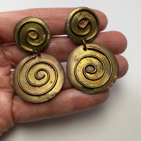 Large Artisan Articulated Dangling Round Copper Brass Disk Swirl Clip On Earring - Picture 9 of 10
